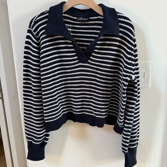 Embossed Striped Split V Neck Knit Sweater in Navy and White L - Picture 3 of 12
